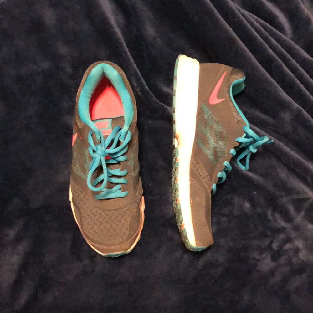 Nike AeroPly Tennis Shoes